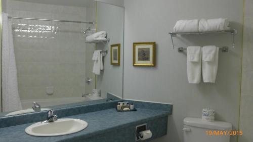 The Bridgeport Inn Fort Mcmurray Kültér fotó